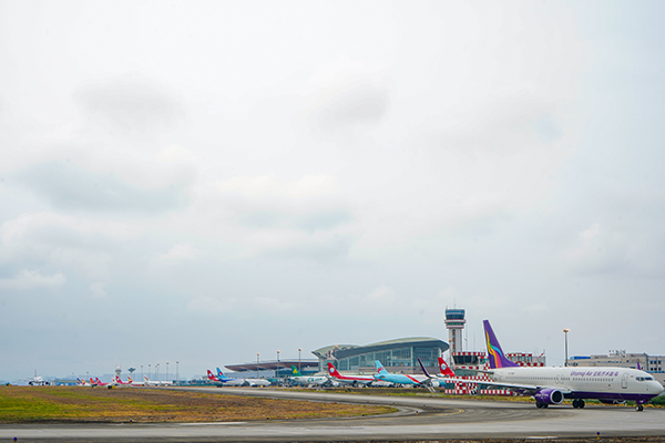 1655949611276436.jpg 綿陽機(jī)場(chǎng)全力保障成都雙場(chǎng)航班備降1.jpg